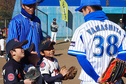 横浜DeNAベースターズ山下幸輝選手のバッティング手袋 プロ選手と練習