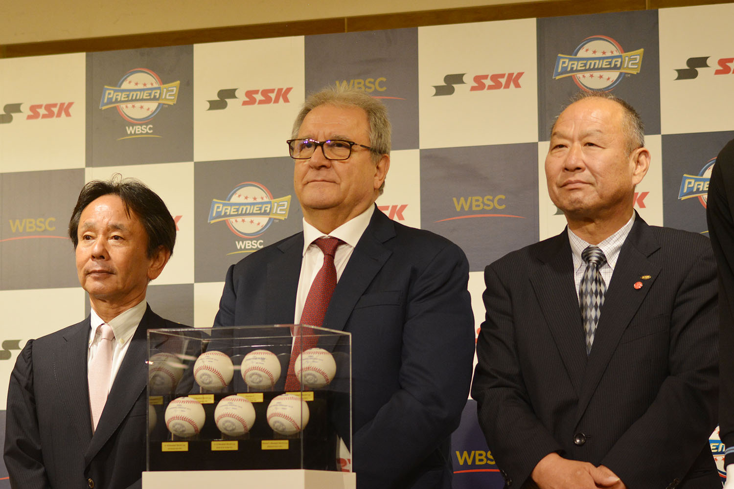 WBSCとプレミア12の大会公式球・審判ウエアを発表！ | 総合スポーツ