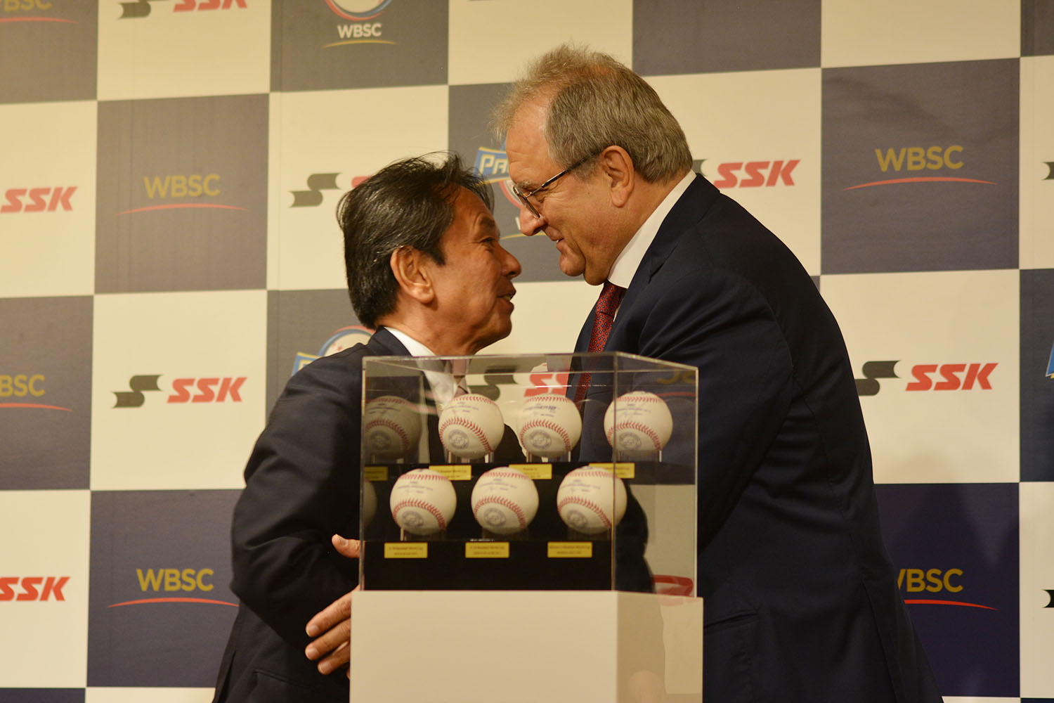 WBSCとプレミア12の大会公式球・審判ウエアを発表！ | 総合スポーツ用品のSSK